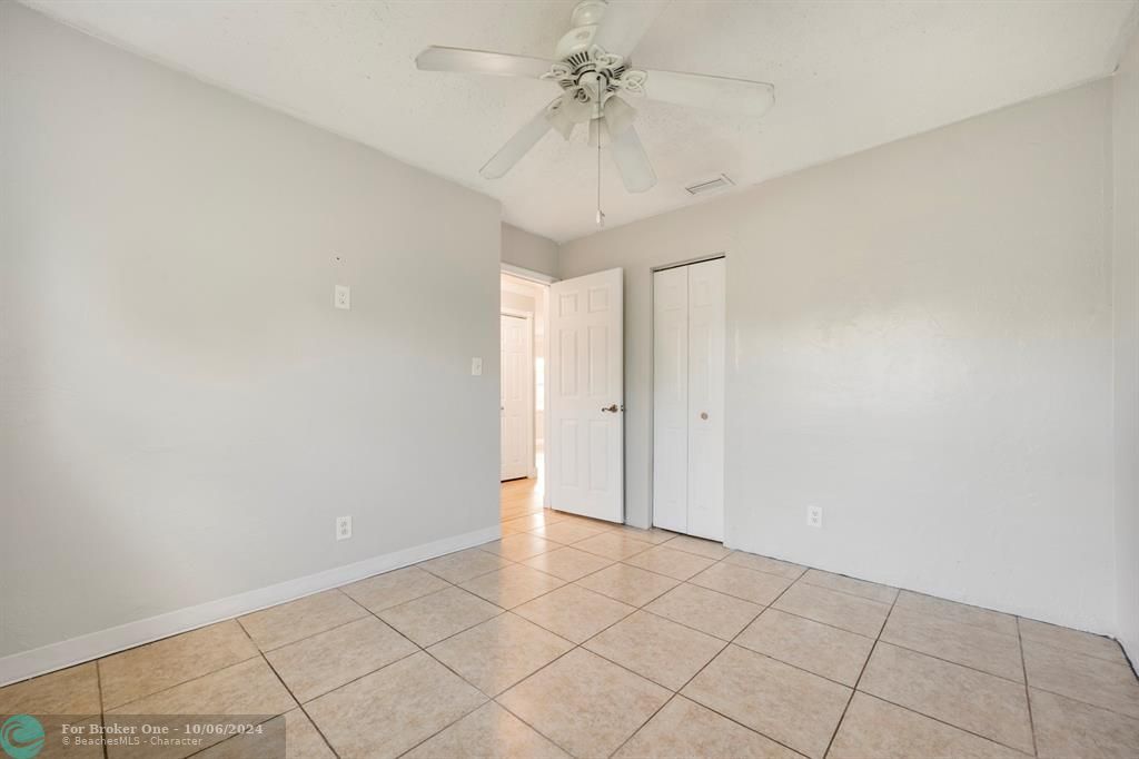 Active With Contract: $370,000 (3 beds, 2 baths, 1239 Square Feet)