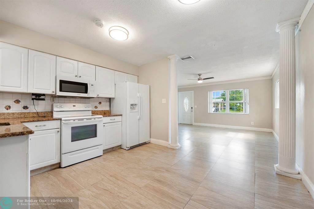 Active With Contract: $370,000 (3 beds, 2 baths, 1239 Square Feet)