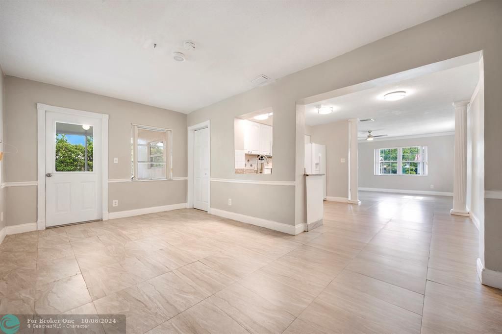 Active With Contract: $370,000 (3 beds, 2 baths, 1239 Square Feet)