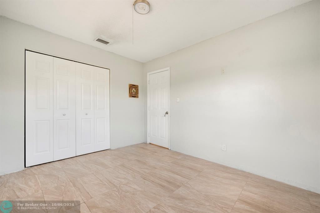 Active With Contract: $370,000 (3 beds, 2 baths, 1239 Square Feet)