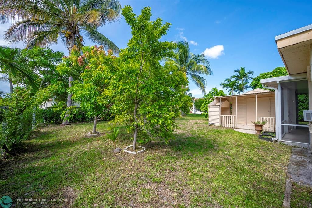 Active With Contract: $370,000 (3 beds, 2 baths, 1239 Square Feet)