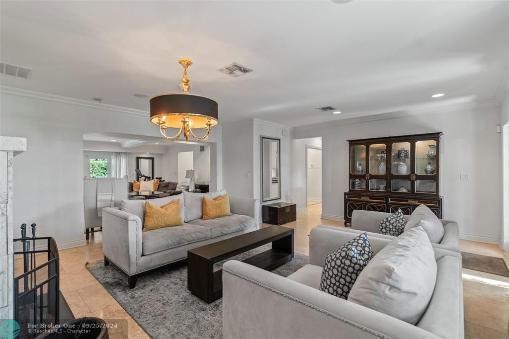 Active With Contract: $1,599,000 (4 beds, 2 baths, 2492 Square Feet)