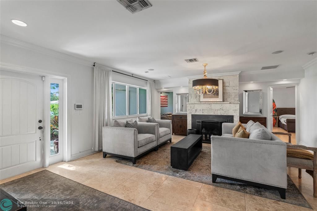 Active With Contract: $1,599,000 (4 beds, 2 baths, 2492 Square Feet)