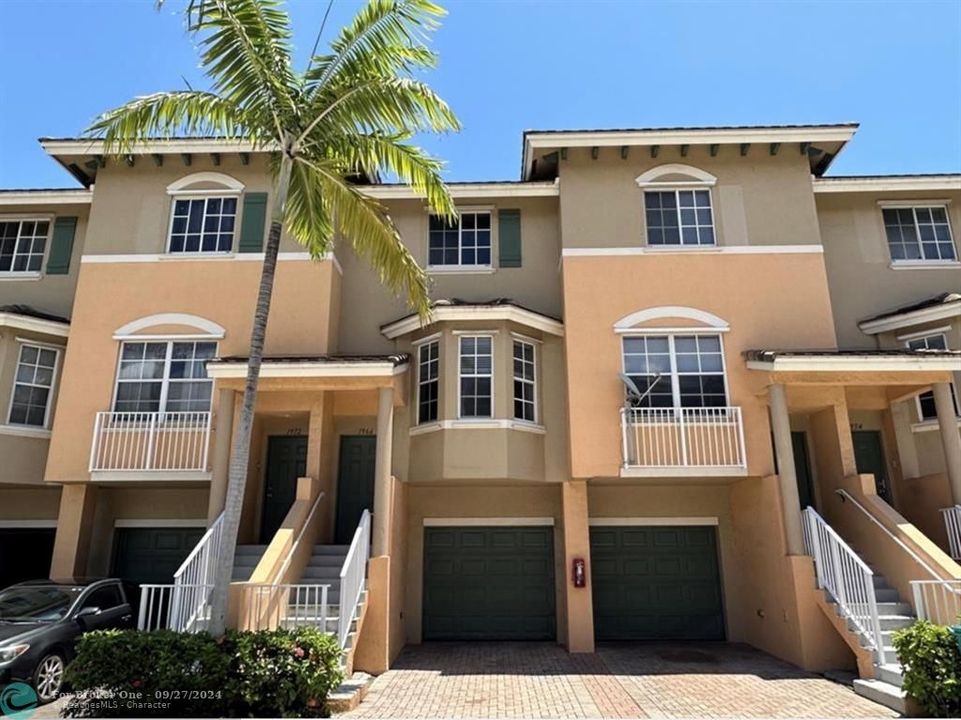 Active With Contract: $3,300 (3 beds, 3 baths, 1557 Square Feet)