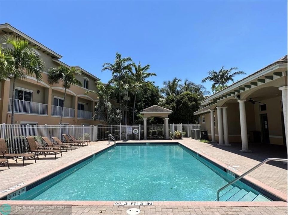 Active With Contract: $3,300 (3 beds, 3 baths, 1557 Square Feet)