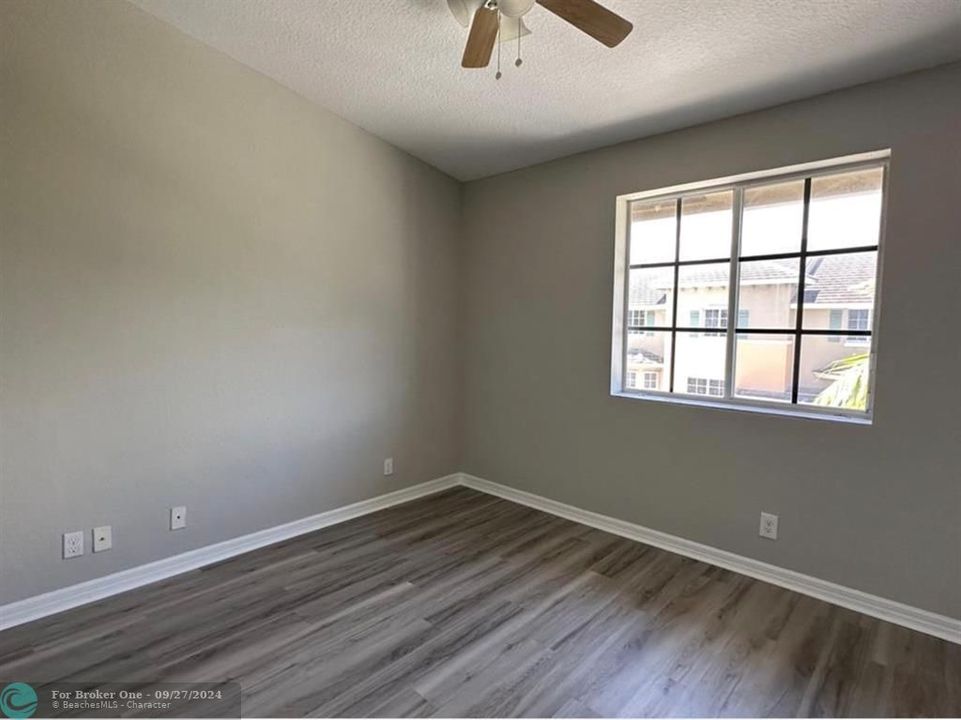 Active With Contract: $3,300 (3 beds, 3 baths, 1557 Square Feet)