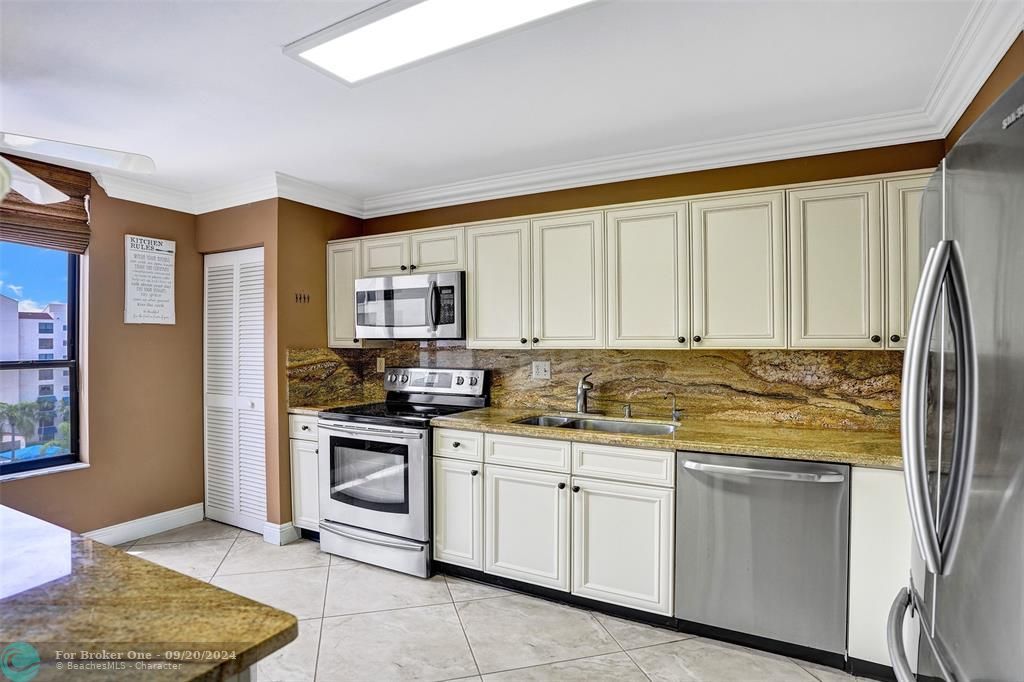 Active With Contract: $4,600 (3 beds, 2 baths, 1672 Square Feet)