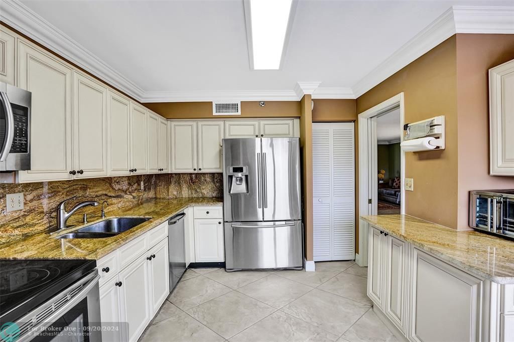 Active With Contract: $4,600 (3 beds, 2 baths, 1672 Square Feet)