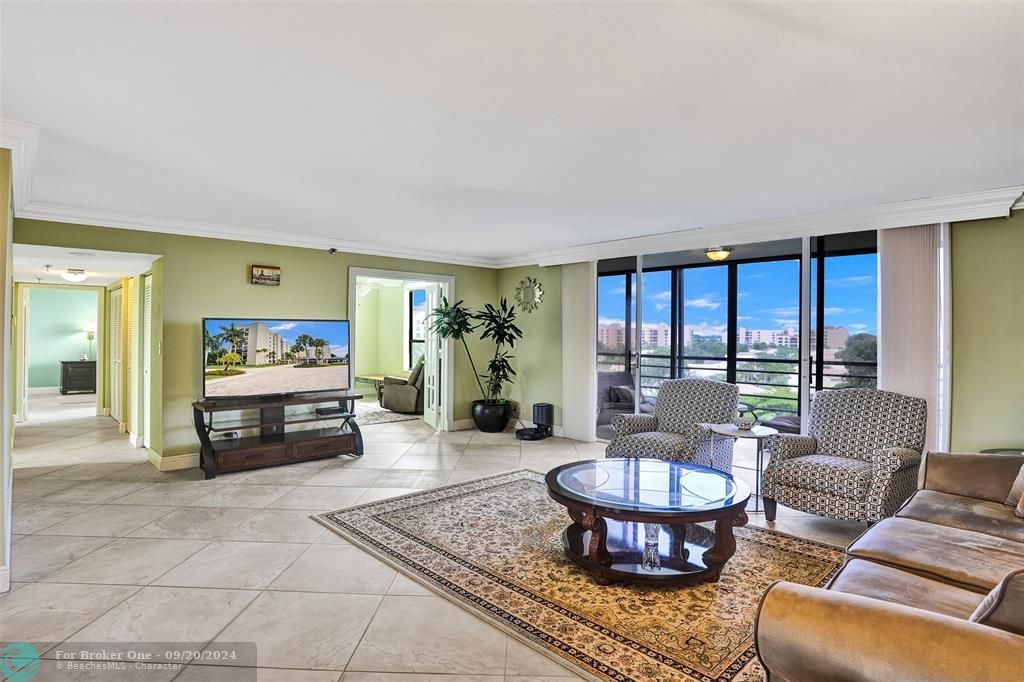 Active With Contract: $4,600 (3 beds, 2 baths, 1672 Square Feet)