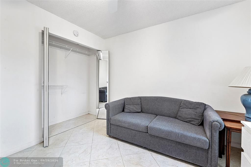 For Sale: $199,900 (2 beds, 2 baths, 1222 Square Feet)