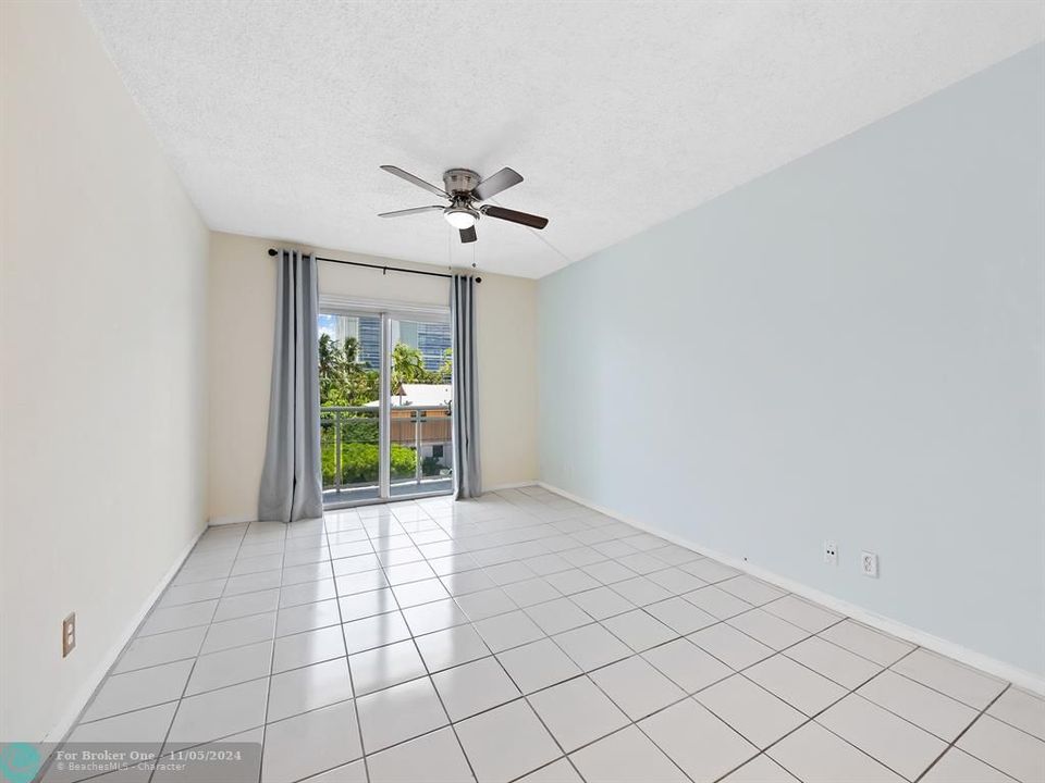 Active With Contract: $220,000 (1 beds, 1 baths, 570 Square Feet)