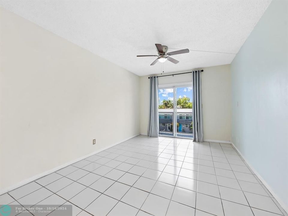 Active With Contract: $220,000 (1 beds, 1 baths, 570 Square Feet)