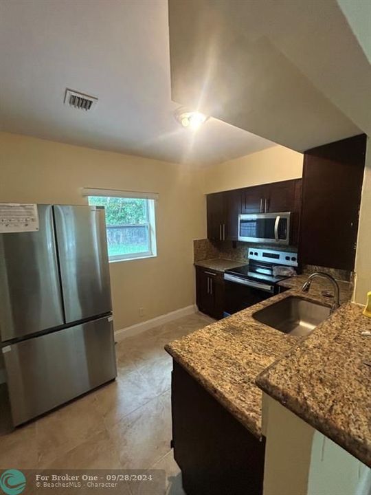 Active With Contract: $2,400 (3 beds, 1 baths, 1340 Square Feet)