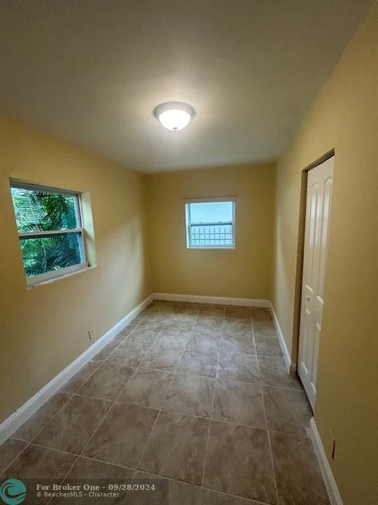 Active With Contract: $2,400 (3 beds, 1 baths, 1340 Square Feet)