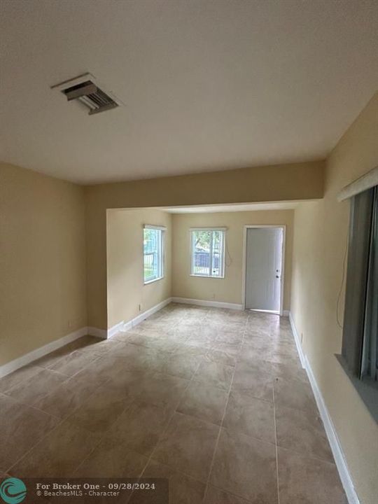 Active With Contract: $2,400 (3 beds, 1 baths, 1340 Square Feet)