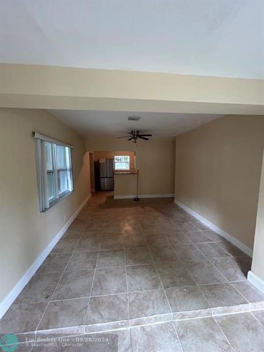 Active With Contract: $2,400 (3 beds, 1 baths, 1340 Square Feet)