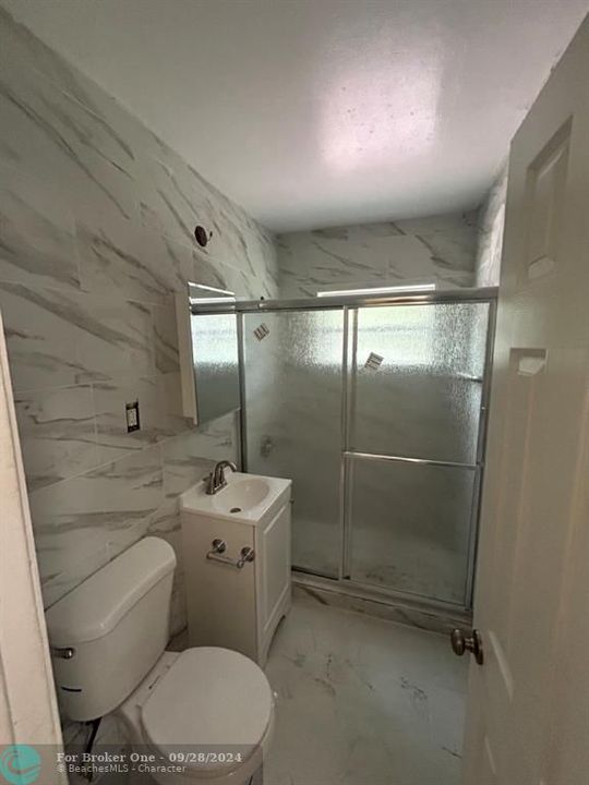 Active With Contract: $2,400 (3 beds, 1 baths, 1340 Square Feet)