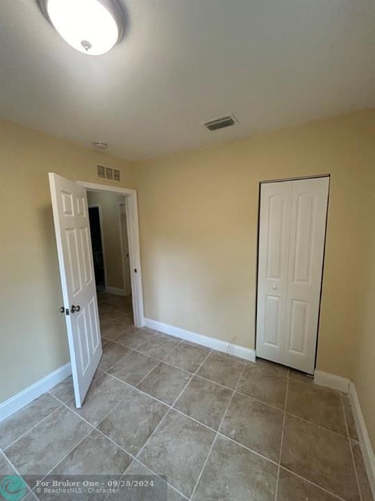 Active With Contract: $2,400 (3 beds, 1 baths, 1340 Square Feet)