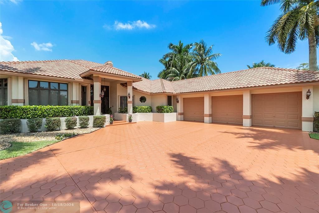 For Sale: $1,690,000 (5 beds, 4 baths, 4881 Square Feet)