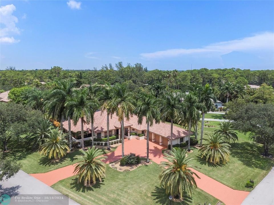 For Sale: $1,690,000 (5 beds, 4 baths, 4881 Square Feet)