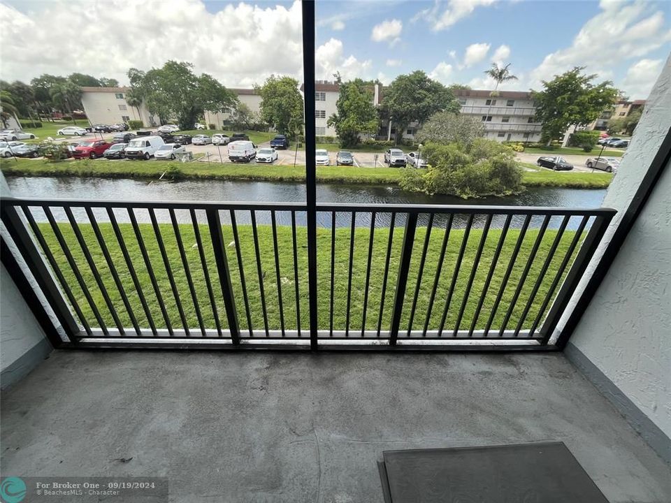 Active With Contract: $1,900 (2 beds, 2 baths, 1080 Square Feet)