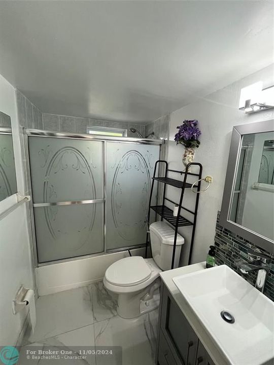 Active With Contract: $1,900 (2 beds, 2 baths, 1080 Square Feet)