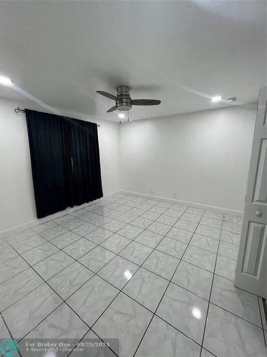 Active With Contract: $1,900 (2 beds, 2 baths, 1080 Square Feet)