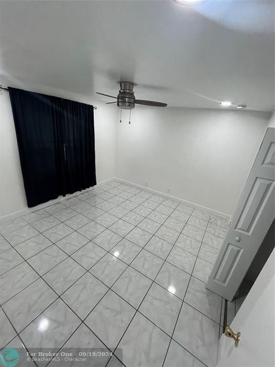 Active With Contract: $1,900 (2 beds, 2 baths, 1080 Square Feet)