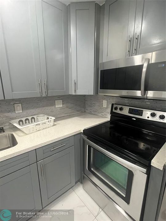 Active With Contract: $1,900 (2 beds, 2 baths, 1080 Square Feet)