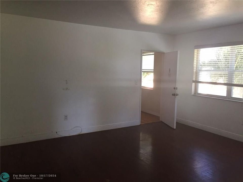 For Rent: $2,300 (2 beds, 2 baths, 3779 Square Feet)