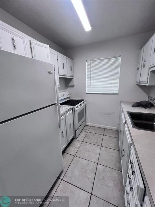 Active With Contract: $1,450 (1 beds, 1 baths, 713 Square Feet)