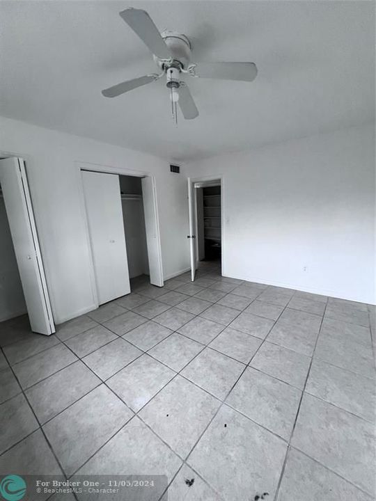 Active With Contract: $1,450 (1 beds, 1 baths, 713 Square Feet)