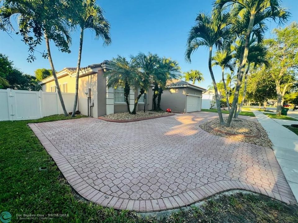 Active With Contract: $4,500 (4 beds, 2 baths, 2443 Square Feet)