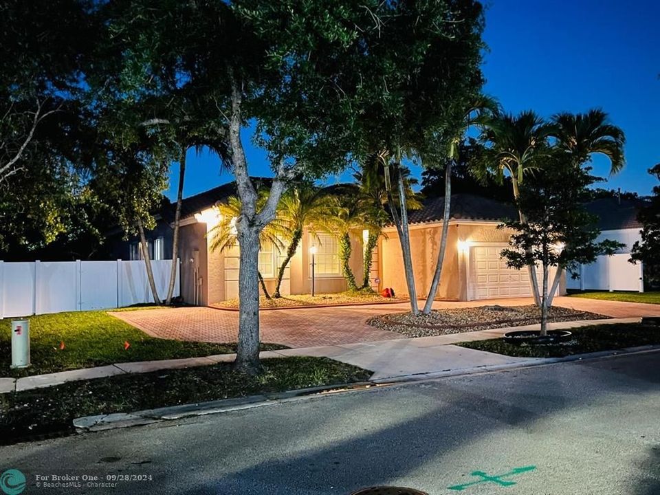 Active With Contract: $4,500 (4 beds, 2 baths, 2443 Square Feet)