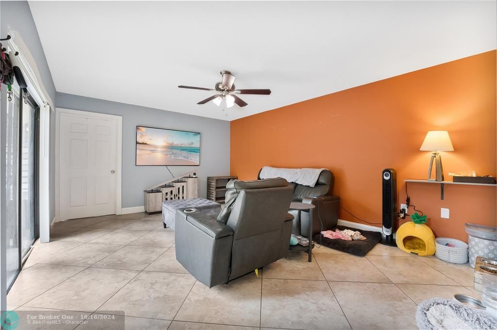 Active With Contract: $349,000 (2 beds, 2 baths, 1488 Square Feet)