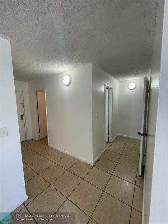 For Rent: $1,800 (2 beds, 1 baths, 1075 Square Feet)