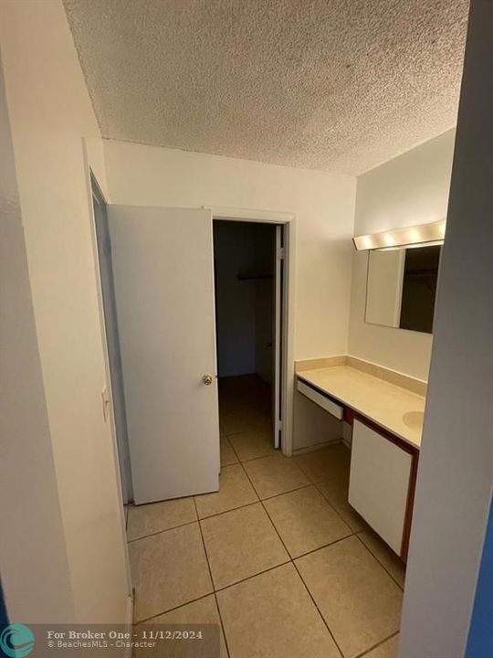 For Rent: $1,800 (2 beds, 1 baths, 1075 Square Feet)