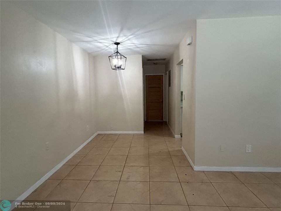 For Sale: $2,300 (1 beds, 1 baths, 800 Square Feet)