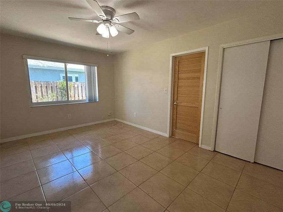 For Sale: $2,300 (1 beds, 1 baths, 800 Square Feet)