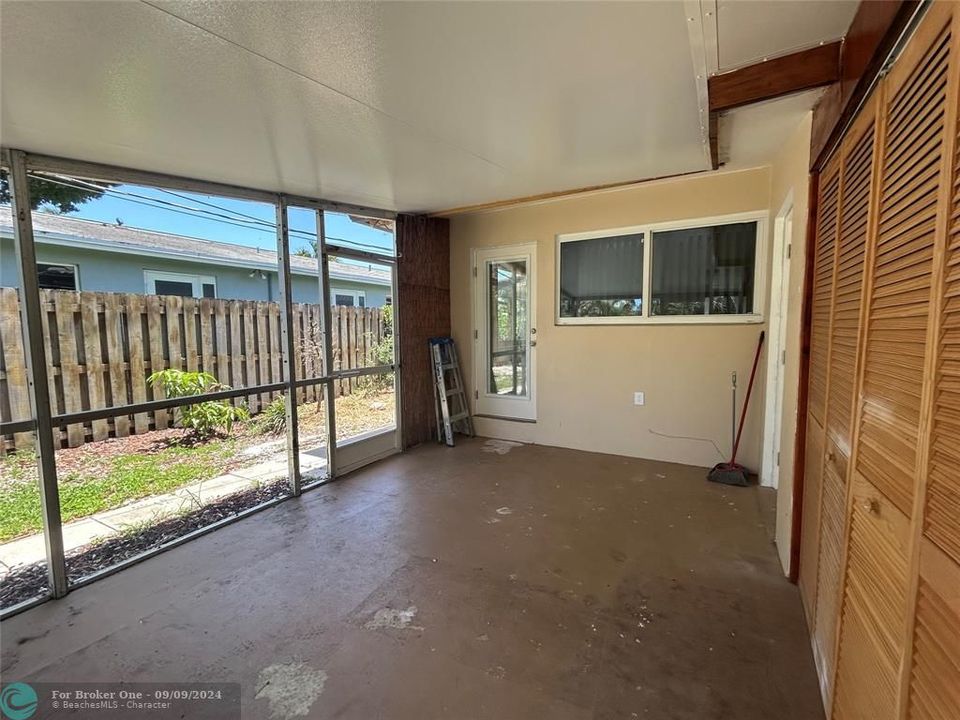 For Sale: $2,300 (1 beds, 1 baths, 800 Square Feet)