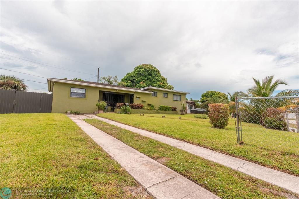 Active With Contract: $550,000 (4 beds, 3 baths, 1742 Square Feet)