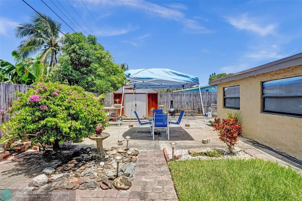 Active With Contract: $425,000 (3 beds, 2 baths, 1290 Square Feet)