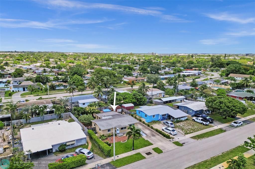 Active With Contract: $425,000 (3 beds, 2 baths, 1290 Square Feet)