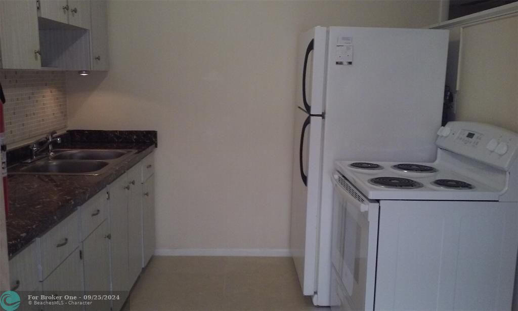 Active With Contract: $1,895 (1 beds, 1 baths, 450 Square Feet)