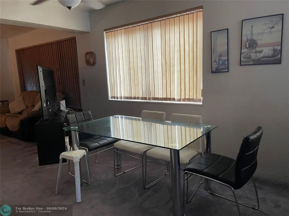 Vendido Recientemente: $425,000 (3 camas, 2 baños, 1452 Pies cuadrados)