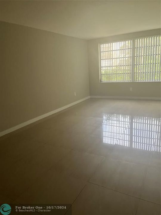 Active With Contract: $1,900 (2 beds, 2 baths, 1031 Square Feet)