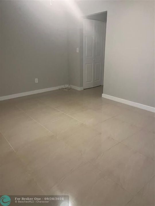 Active With Contract: $1,900 (2 beds, 2 baths, 1031 Square Feet)