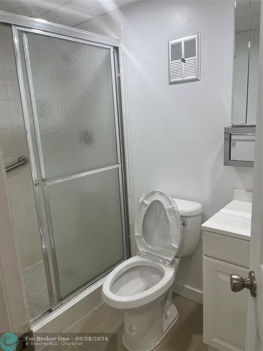 Active With Contract: $1,900 (2 beds, 2 baths, 1031 Square Feet)