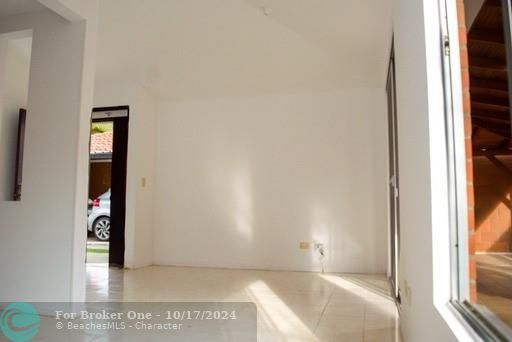 En Venta: $112,000 (4 camas, 2 baños, 2400 Pies cuadrados)