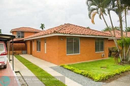 En Venta: $112,000 (4 camas, 2 baños, 2400 Pies cuadrados)